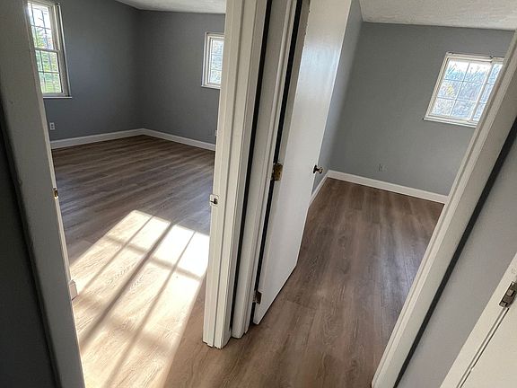 3rd image of 5192 Capitol Hill Dr #B