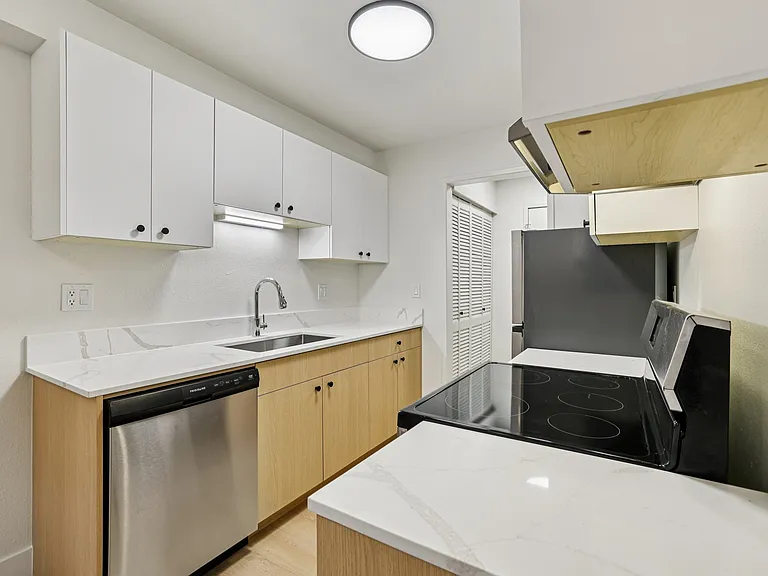 Olympic West Apartments — Photo 6