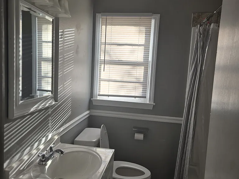 320 Vine St #A — Photo 2