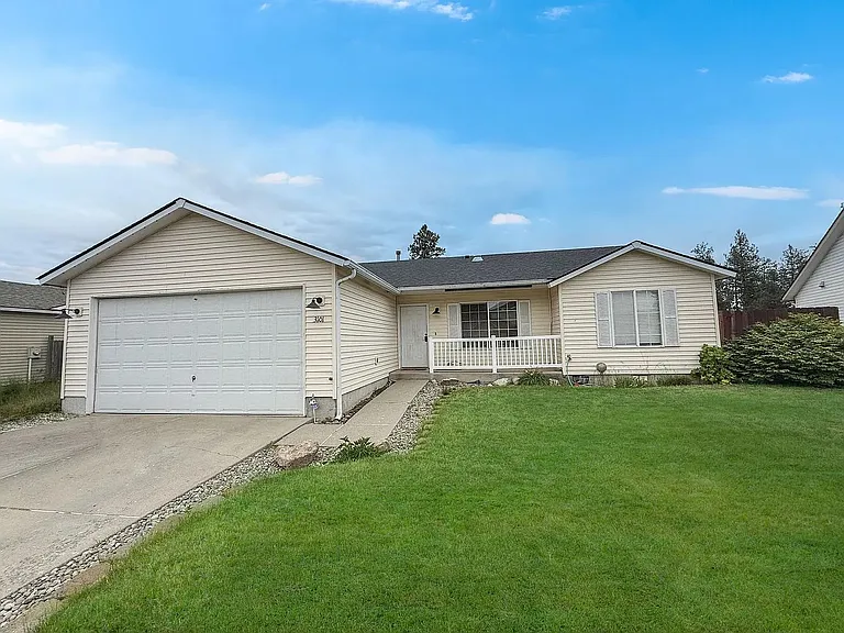 3102 Meadow Glen Ln — Photo 1