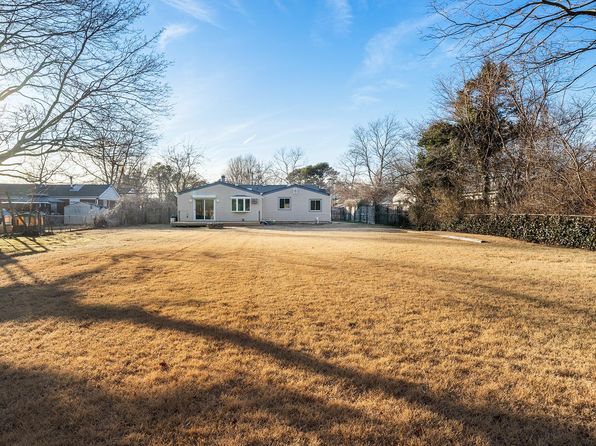 1695 N Thompson Drive, Bay Shore, NY 11706