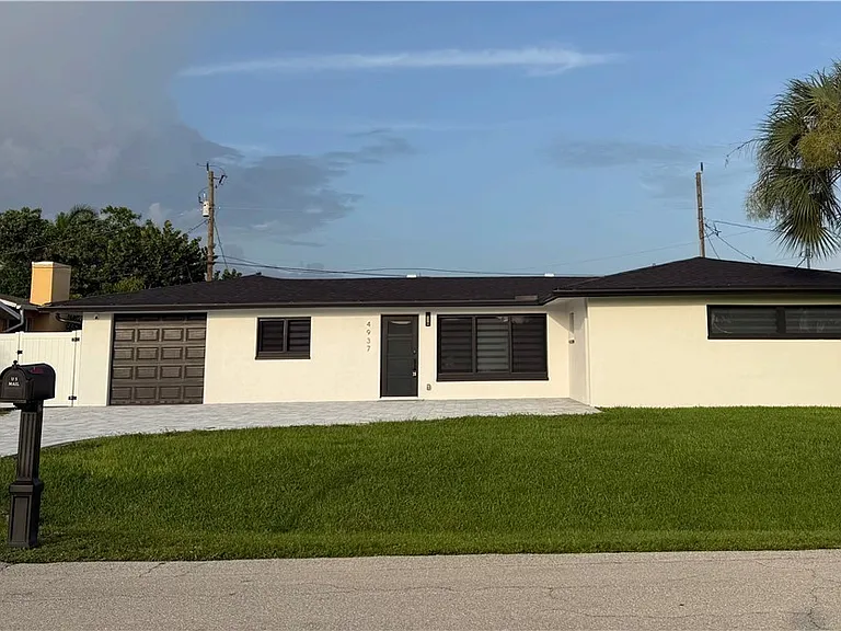 4937 Edith Esplanade Cpe — Photo 1