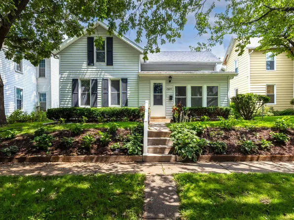 2329 Farnam St, Davenport, IA 52803