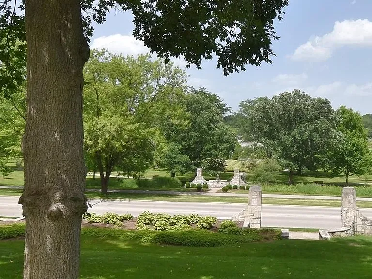 718 Viewpointe Dr — Photo 18