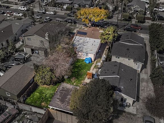 2nd image of 524 W 91st St