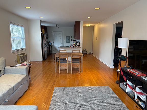 5th image of 2145 Ridge Ave APT 3A