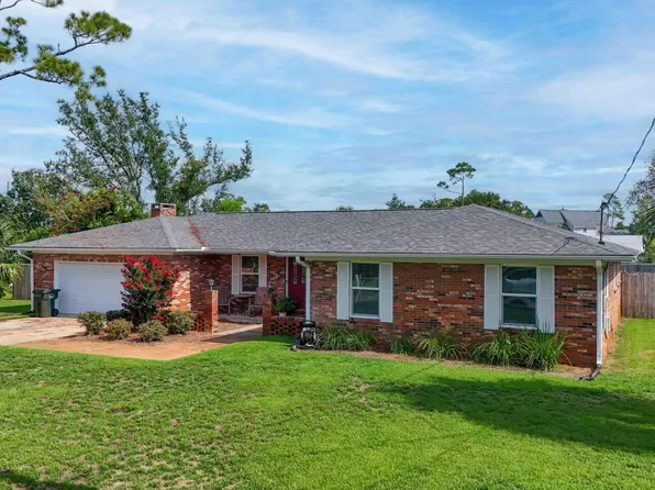 807 W 8th Street Cir, Lynn Haven, FL 32444