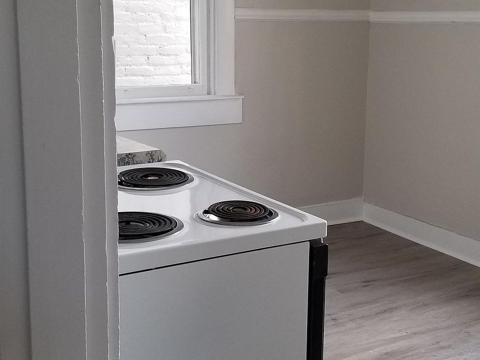Eat-in kitchen