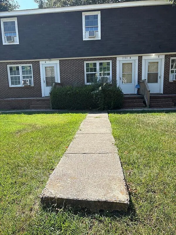 2 bed, 1.5 bath, $1,000 — Photo 1