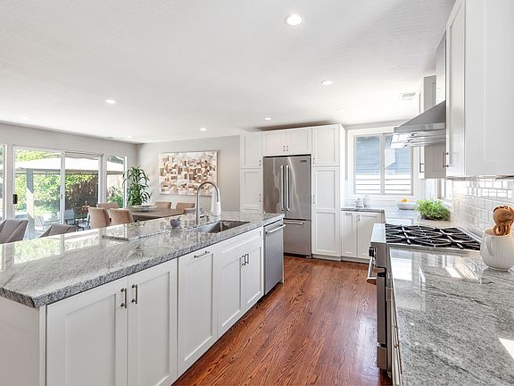 4th image of 1542 Mitchell Way