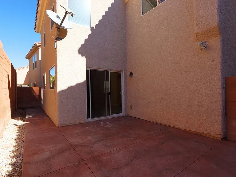 715 Shadwell St — Photo 3