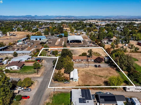 144-176 Reager St, Medford, OR 97501