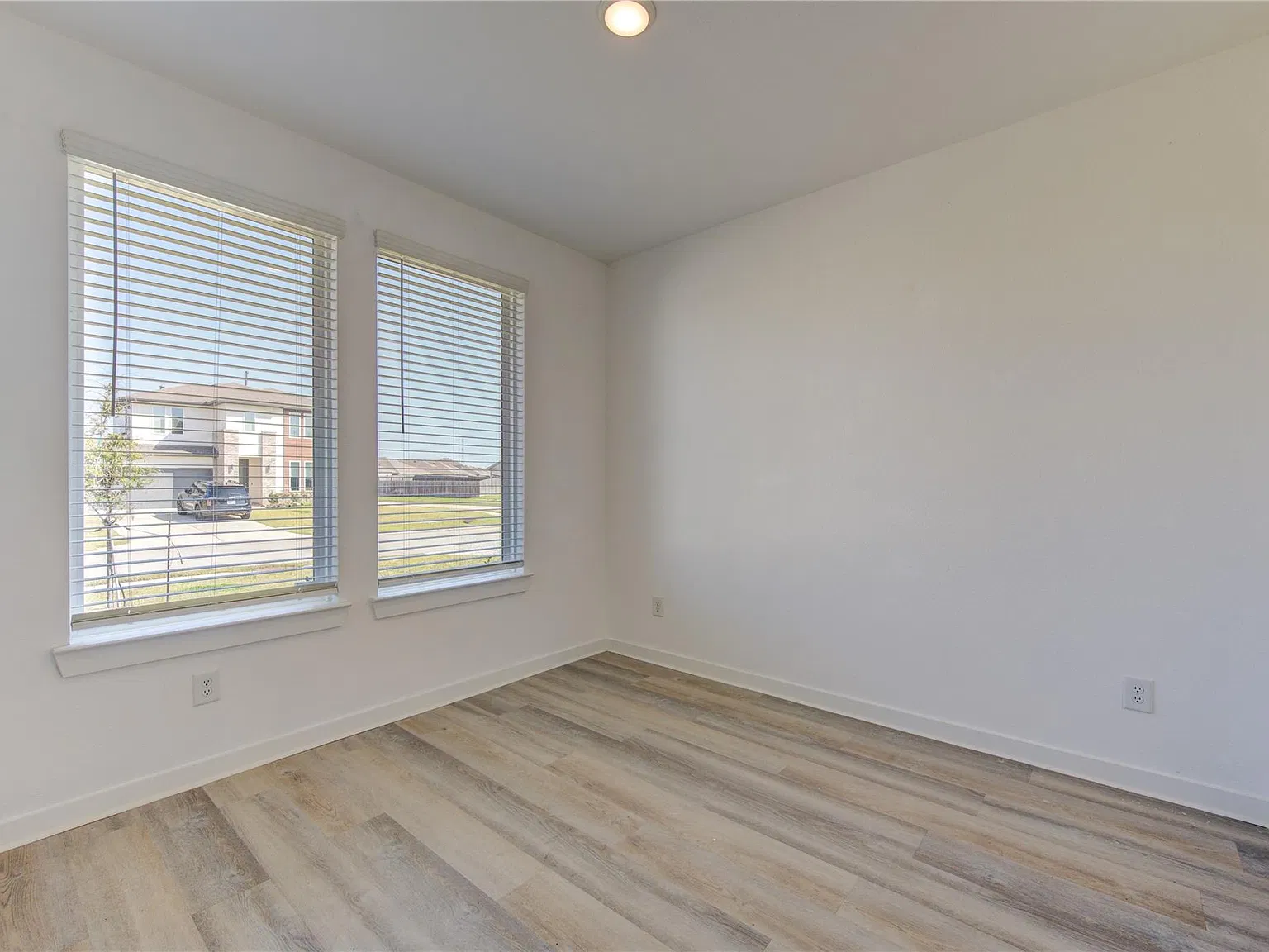 4 bed, 2.0 bath, 1850 sqft, $2,700 — Photo 4