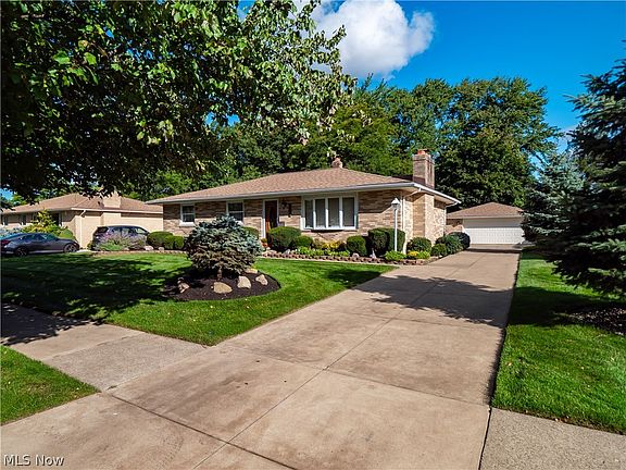3rd image of 7930 Royalview Dr
