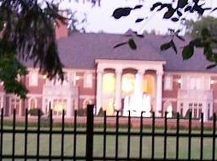 5365 Brewster Rd, Rochester, MI 48306