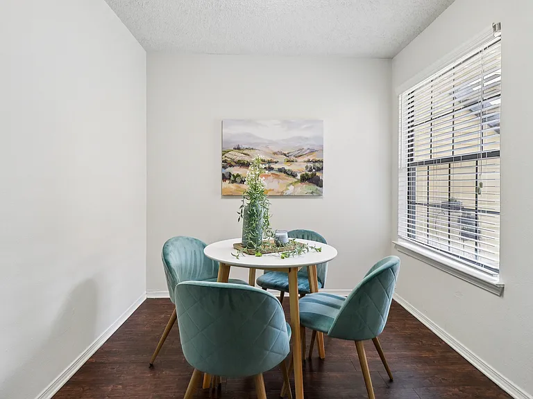 B1 Dining room
