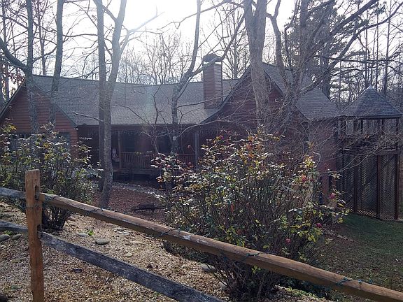 3rd image of 90 Noelle Ln