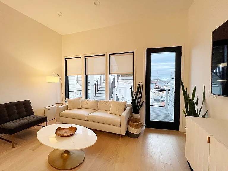 360 Meridian St #7 — Photo 4