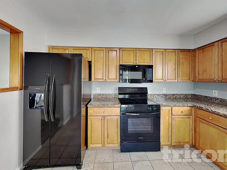 1020 Red Oak Cir — Photo 3