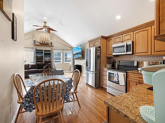 5th image of 70 Beach Ave #0