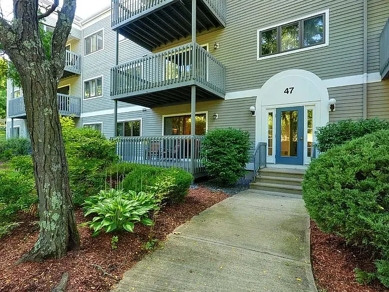 47 Dogwood Dr #103 — Photo 2