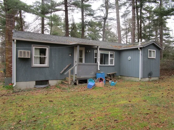69 Oak St, Hanson, MA 02341