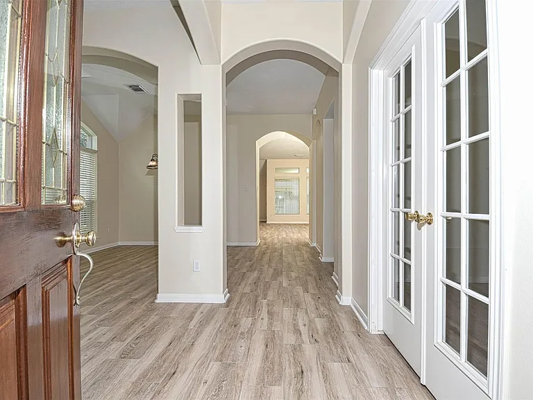 20826 Meadowhill Dr — Photo 4