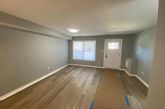 3 bed, 1.5 bath, 1168 sqft, $4,000 — Photo 3