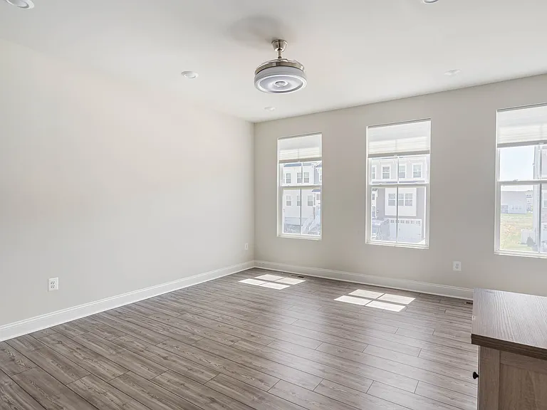 Mid floor living space