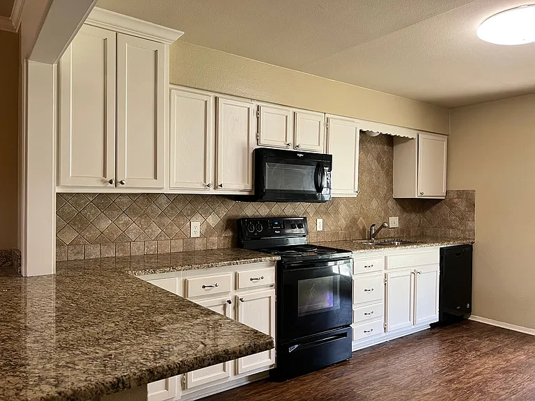 8414 Cambridge Rd #C06 — Photo 5