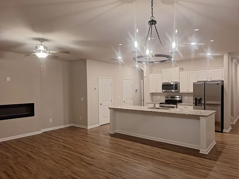 220 Turner Ln — Photo 9