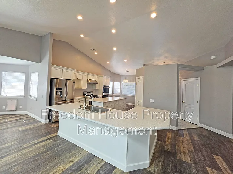 3630 E Vineyard Dr N — Photo 14