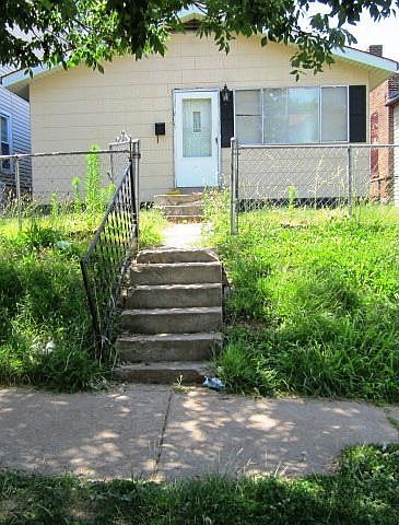 1st image of 914 Elias Ave