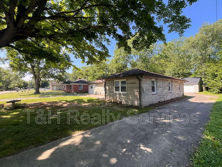 1607 Costello Dr — Photo 4