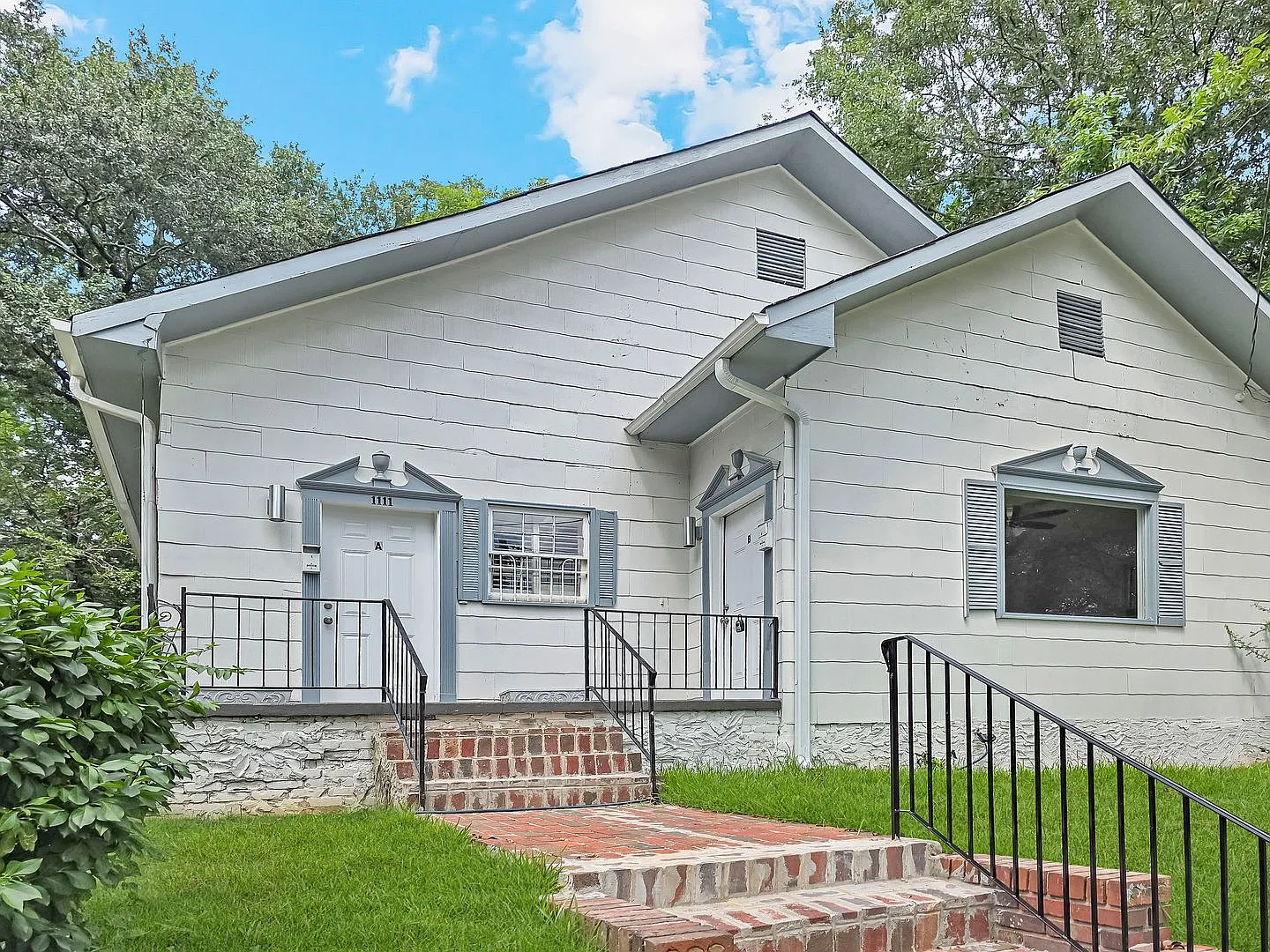 1111 Lawton Roman  — Photo 3