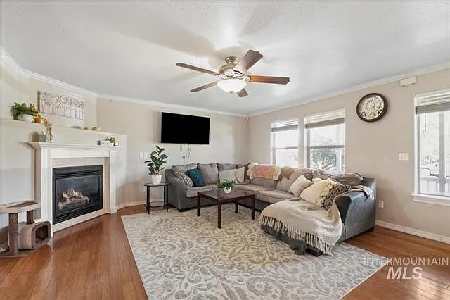 1437 NE Cinder Loop — Photo 3