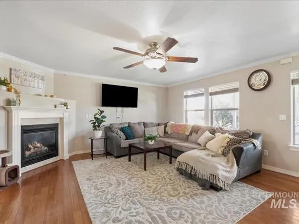 1437 NE Cinder Loop, Mountain Home, ID 83647