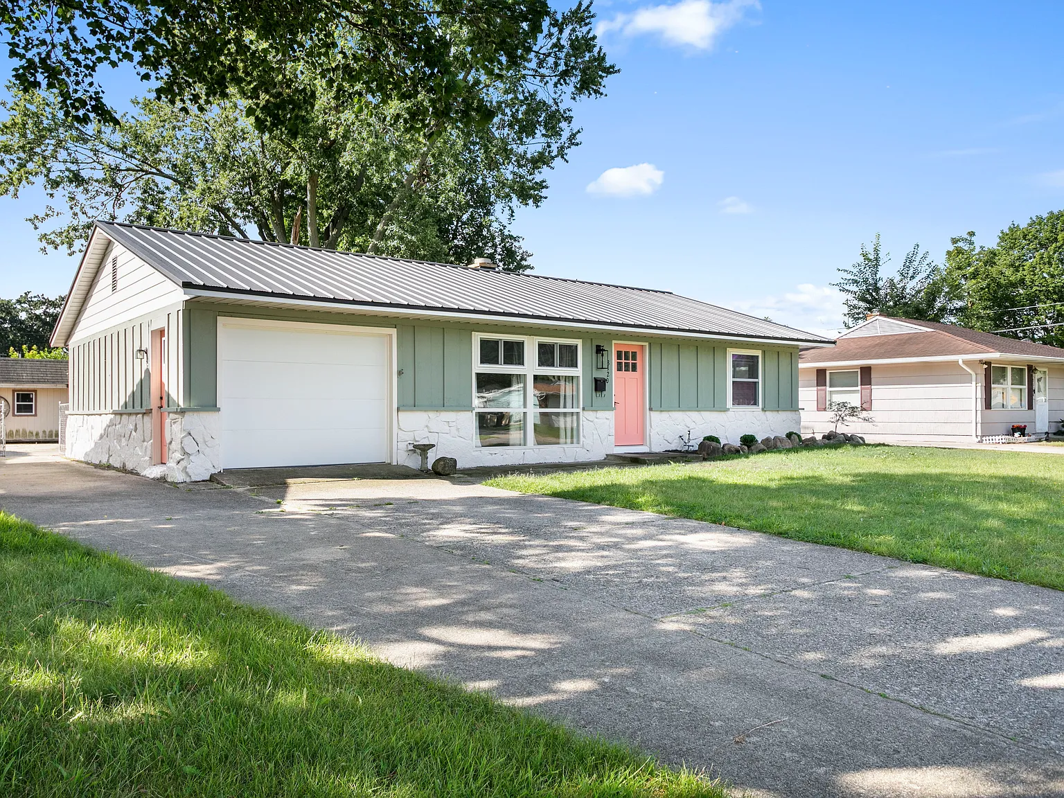 3 bed, 1288 sqft, $1,850 — Photo 2