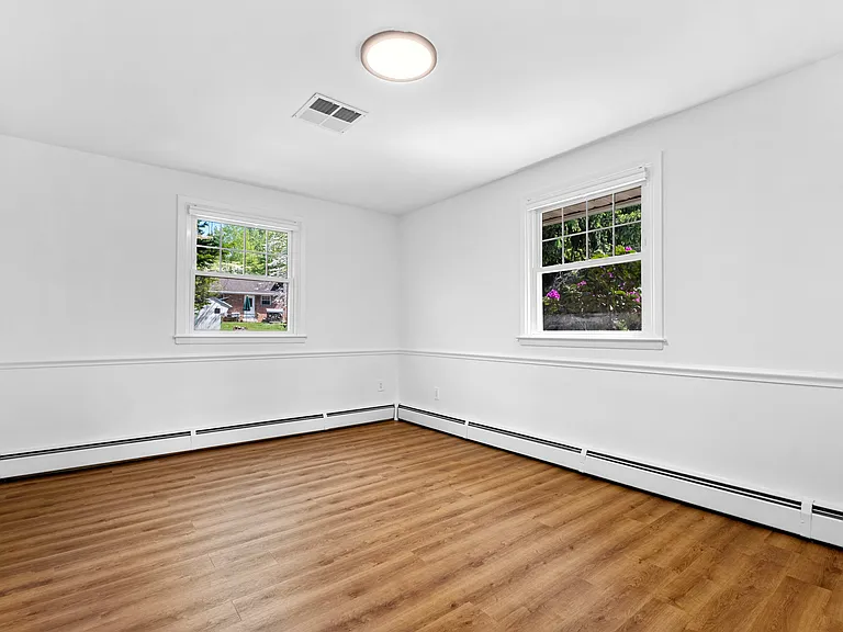 1390 Paxon Pl — Photo 14