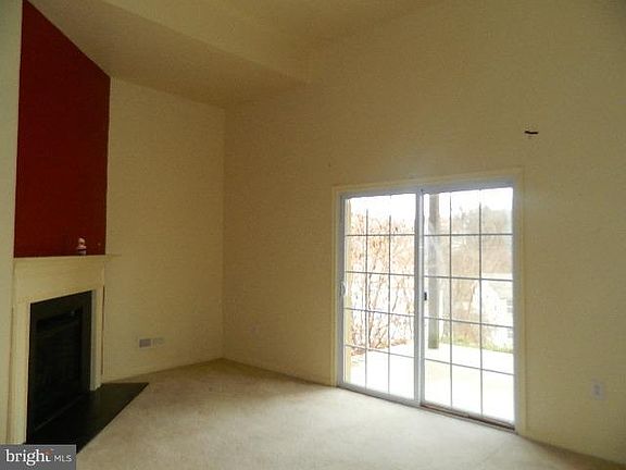 3rd image of 12 Whalens Ct