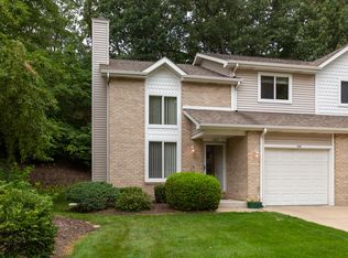 102 Indian Ridge Dr, Michigan City, IN 46360