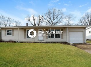 260 Falcon Dr, Florissant, MO 63031