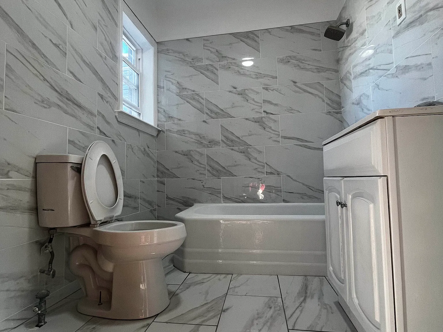 3 bed, 960 sqft, $1,890 — Photo 2