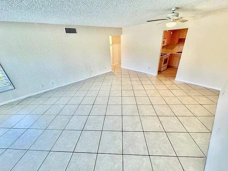 760 SE 2nd Ave #H105 — Photo 9