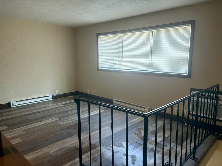 3416 W Richwoods Blvd — Photo 3