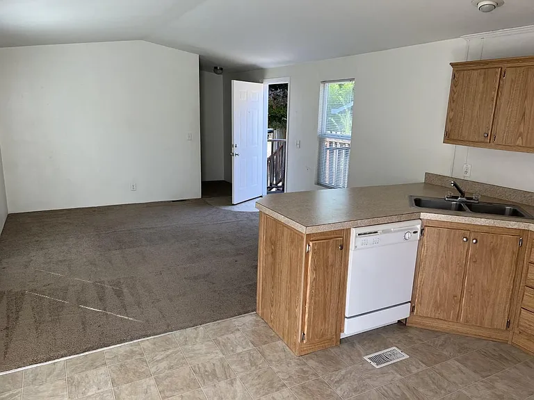 6662 NE Pine St — Photo 4