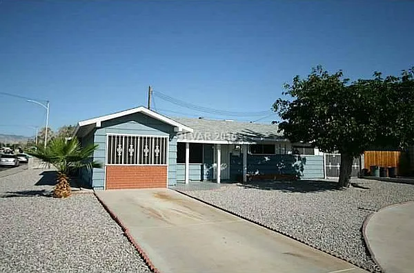 3 bed, 1186 sqft, $1,950 — Photo 1
