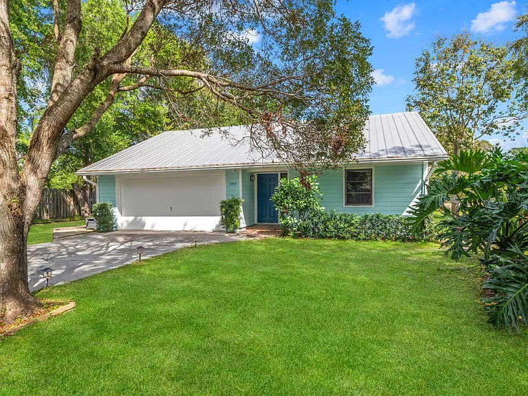 10908 SE Hobart St — Photo 1