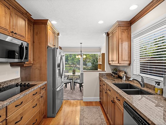 5th image of 3376 E Birch Cir