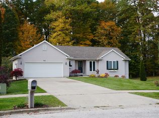 945 N Valley Ave, Fremont, MI 49412